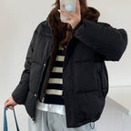 Fashionable Puffer Jacket with Detachable Faux Fur Collar and Pockets