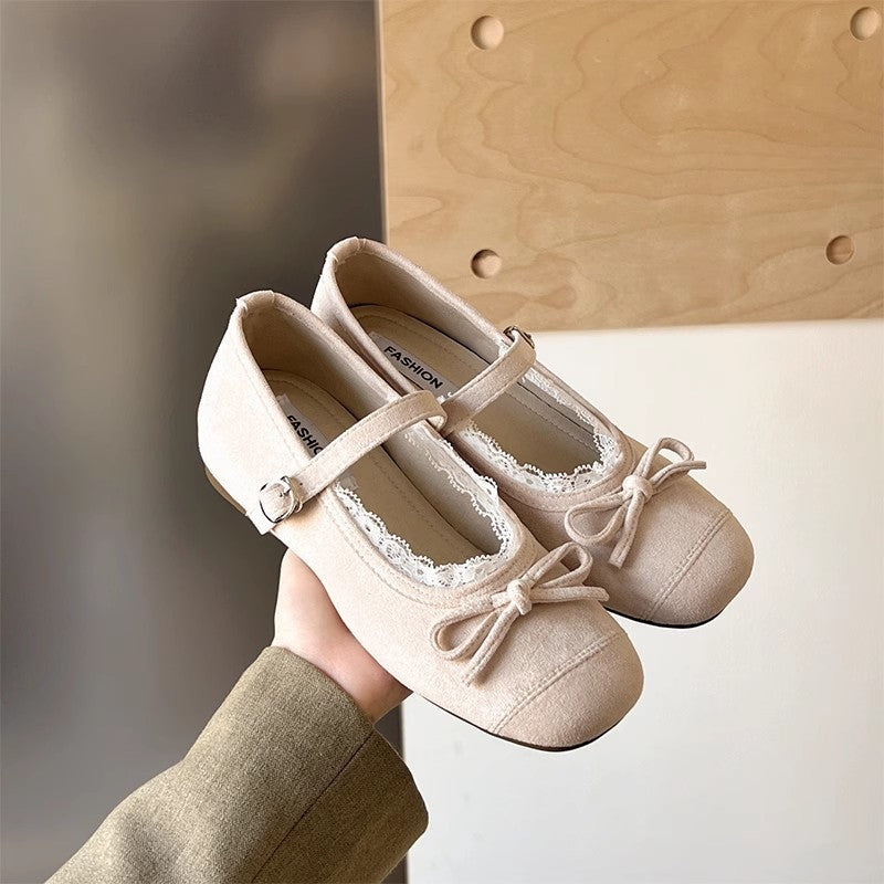 Women's Ballet Flats with Elegant Buckle and Delicate Lace Trim