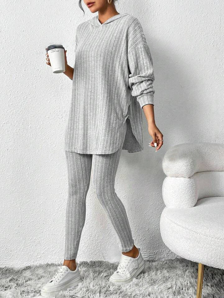 Women's Casual Lounge Outfit with Oversized Sweater and Leggings