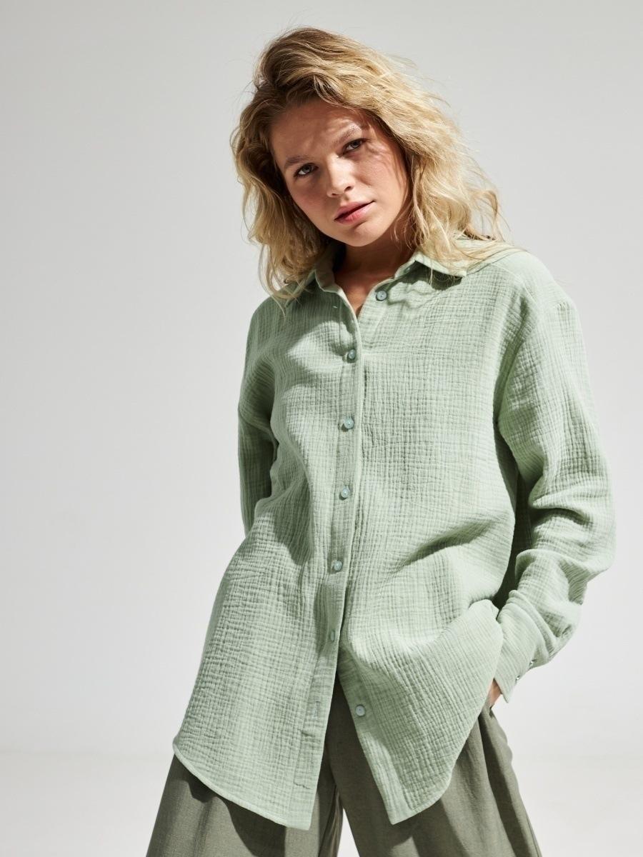Casual Women's Long-Sleeve Blouse in Light Plaid Design