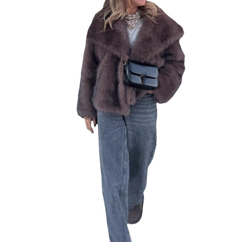 Women's Elegant Faux Fur Coat with Voluminous Collar