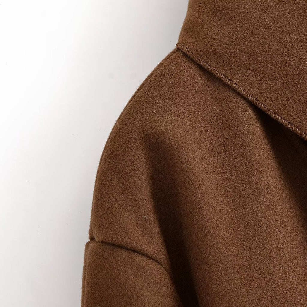 Women's Elegant Cropped Jacket with Large Collar