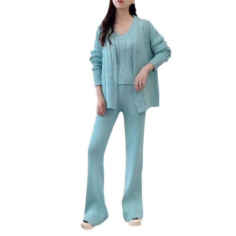 Women's Fine Knit Ensemble with Original Cable Pattern and Wide Pants