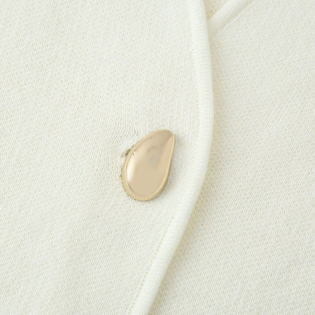 Elegant Jacket with V-Neck and Classic Button