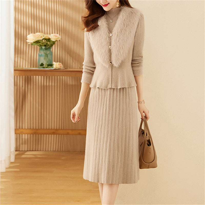 Women's Elegant Knit Set with High-Quality Fur Collar and Ribbed Texture