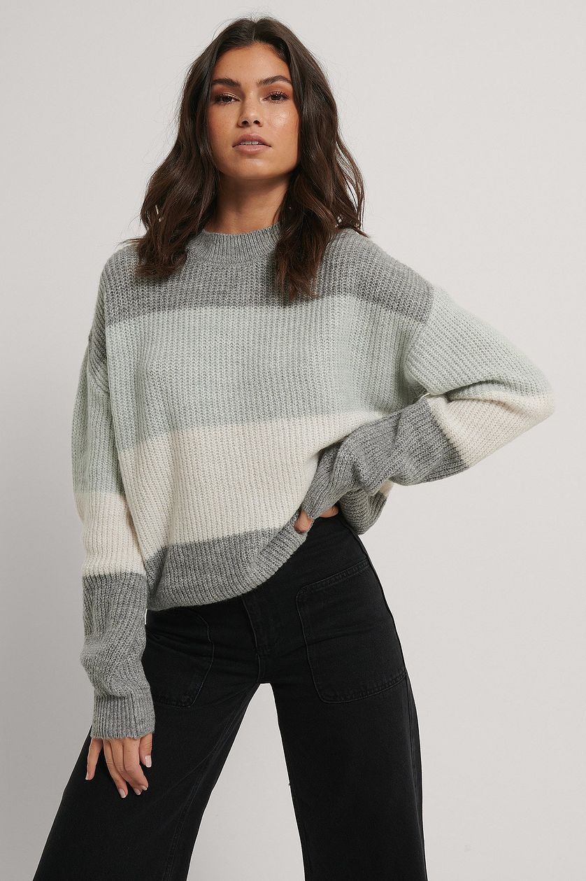 Women's Cozy Knit Pullover with Modern Pattern