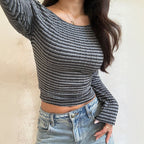 Women's Fitted Long-Sleeve Shirt with Textured Fabric and Wide Crew Neck