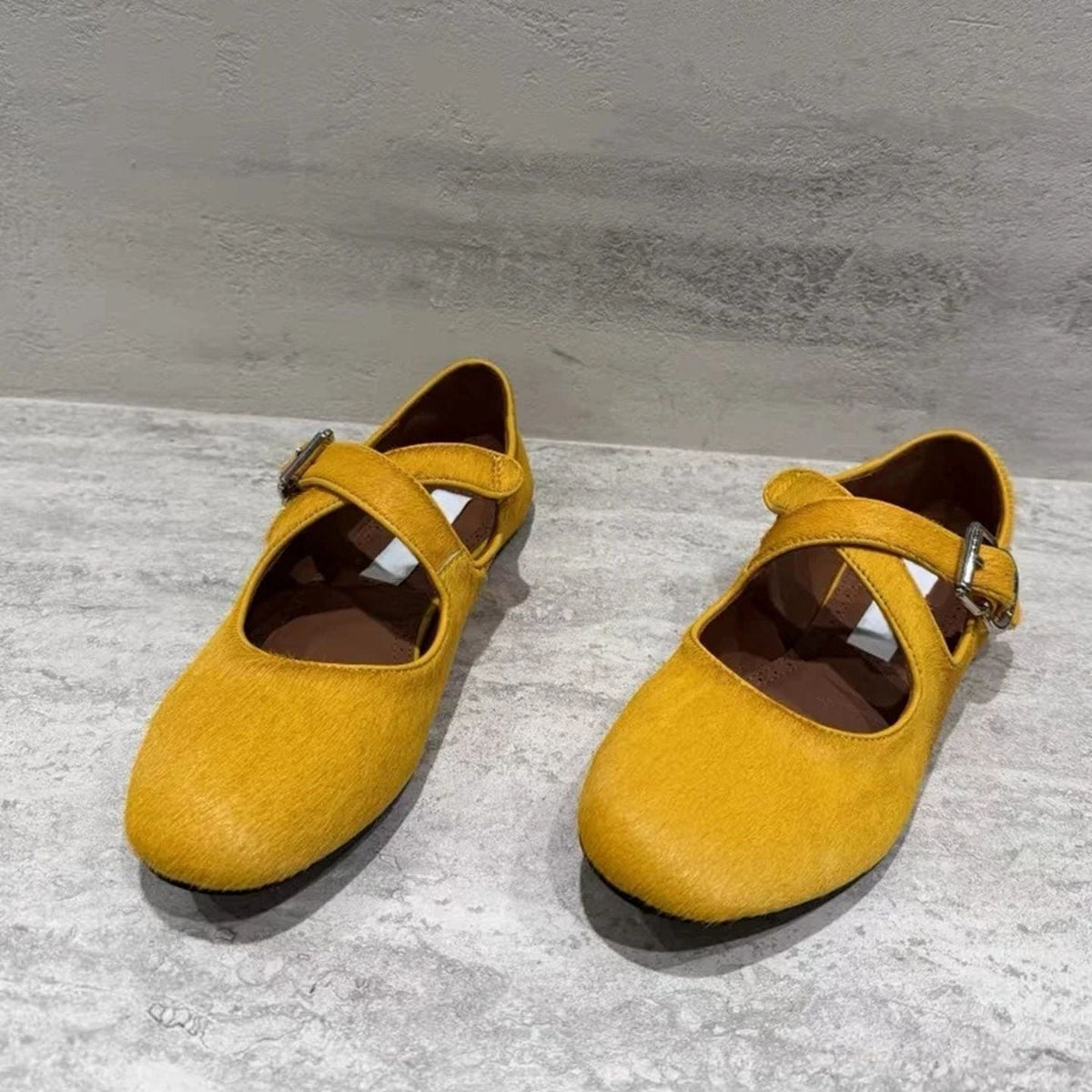 Women's Ballet Flats with Elegant Strap and Curved Shape