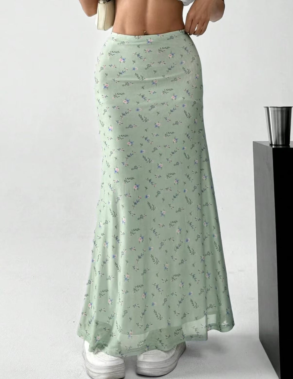 Women's Long Skirt with Floral Motifs and Flowing Cut