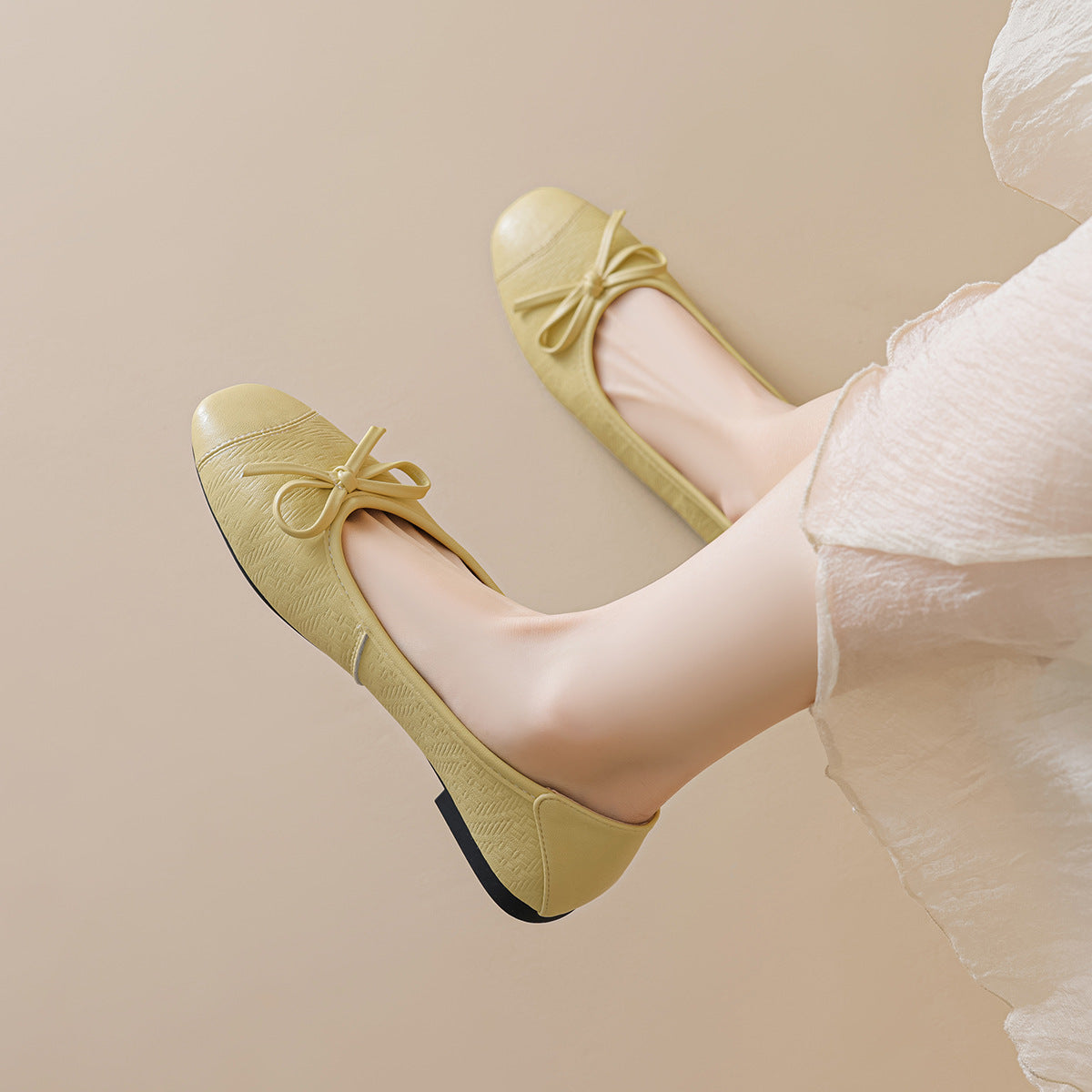 Women's Ballet Flats with Decorative Bow Design and Comfortable Sole