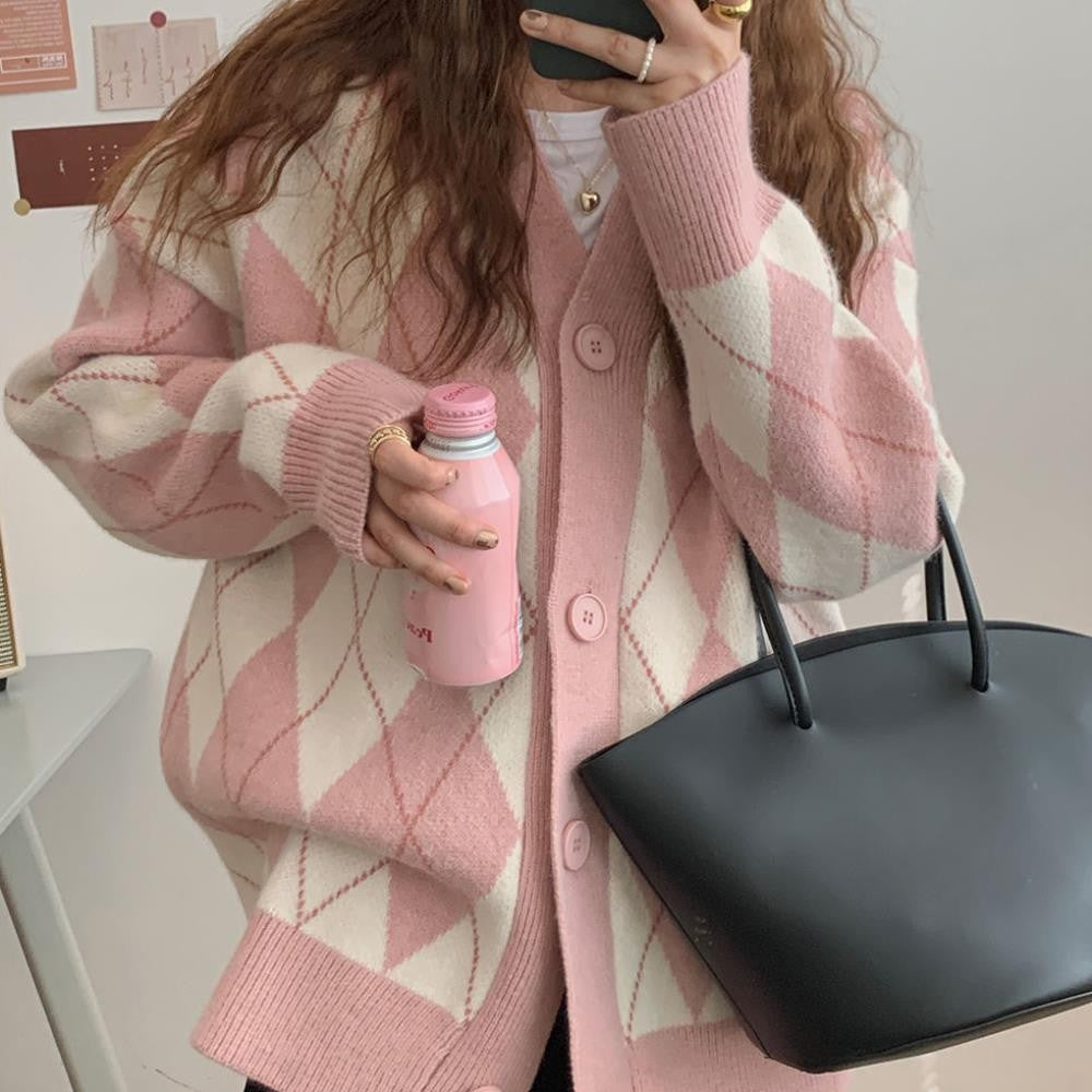 Women's Chunky Knit Cardigan with Diamond Pattern