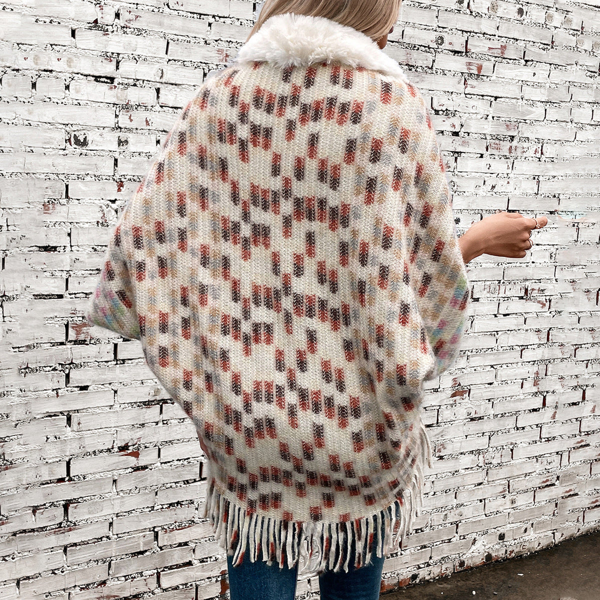 Women's Elegant Poncho with Luxurious Faux Fur Collar and Fringe