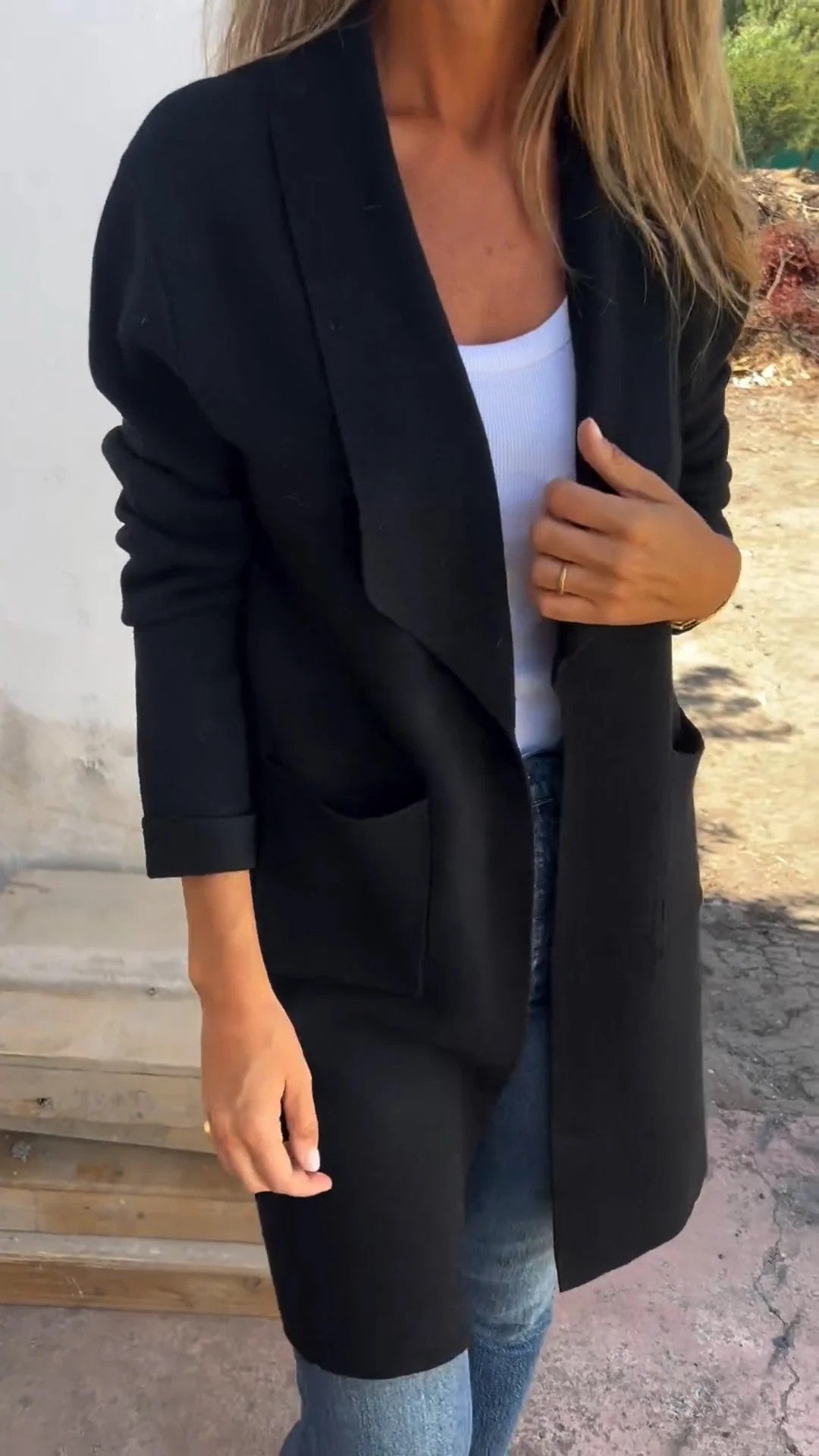 Elegant Cardigan with Soft Material and Relaxed Fit