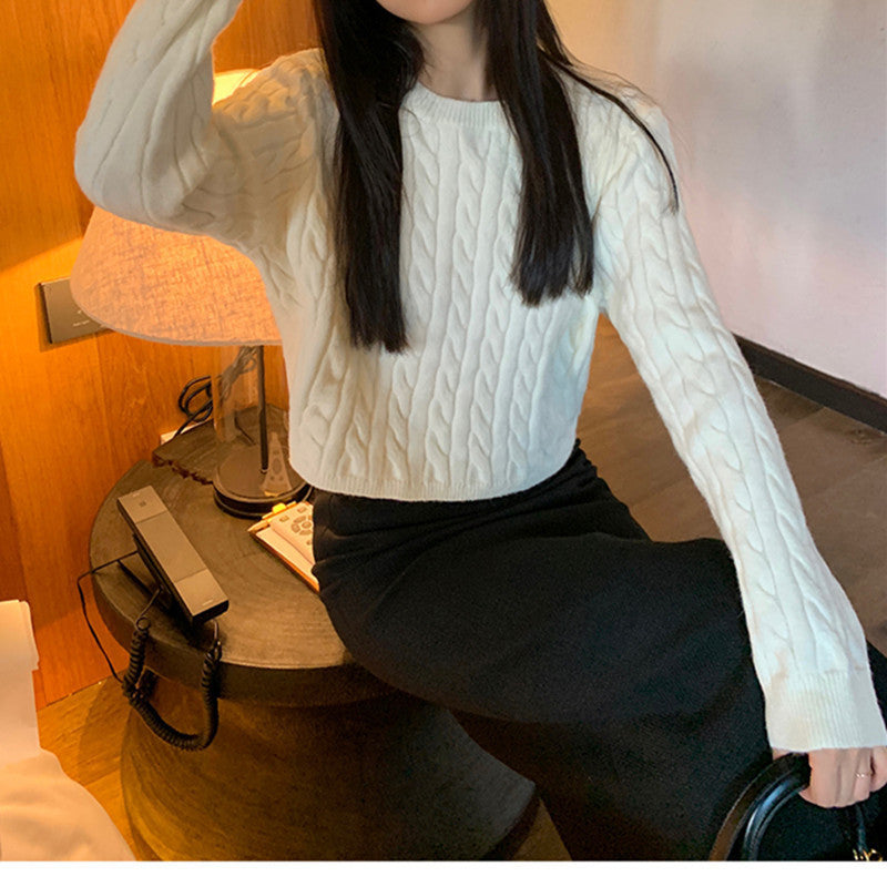 Women's Chunky Knit Sweater with Textured Pattern and Relaxed Fit