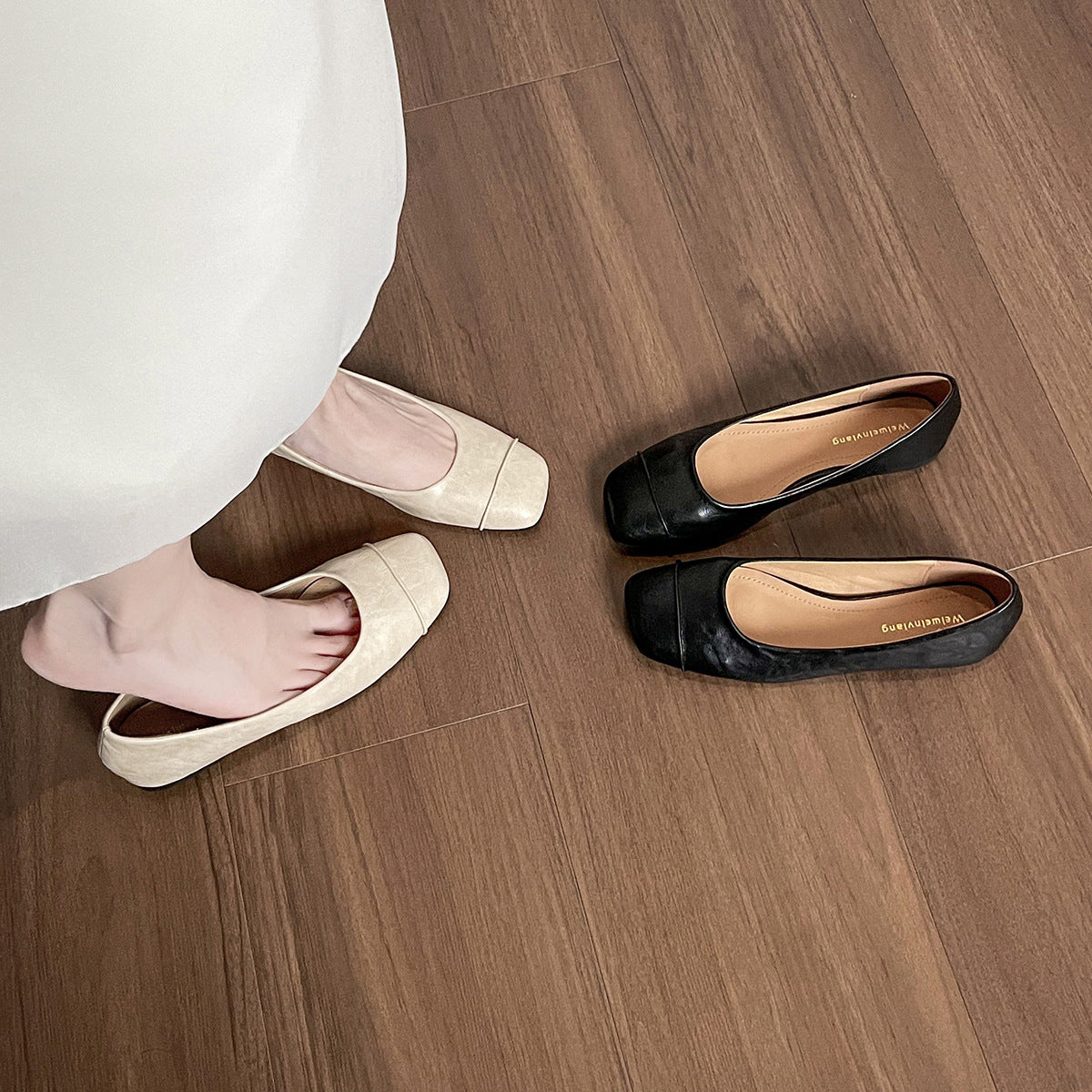 Women's Ballet Flats with Elegant Pleated Design and Comfortable Insole