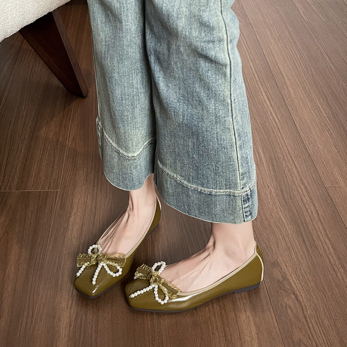 Women's Bow and Pearl Ballet Flats