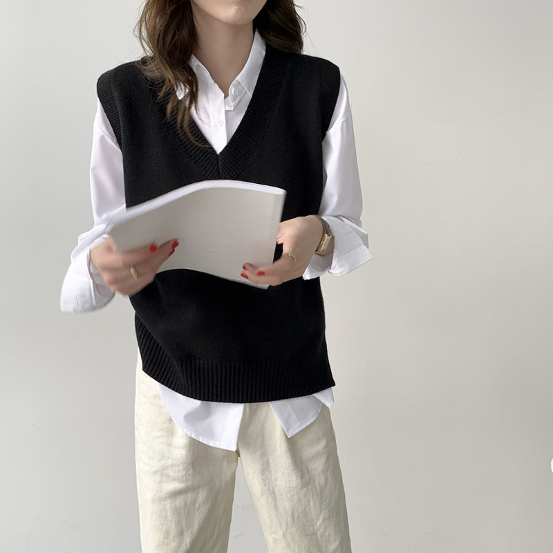 Women's Sleeveless Knit Vest with V-Neck and Ribbed Details