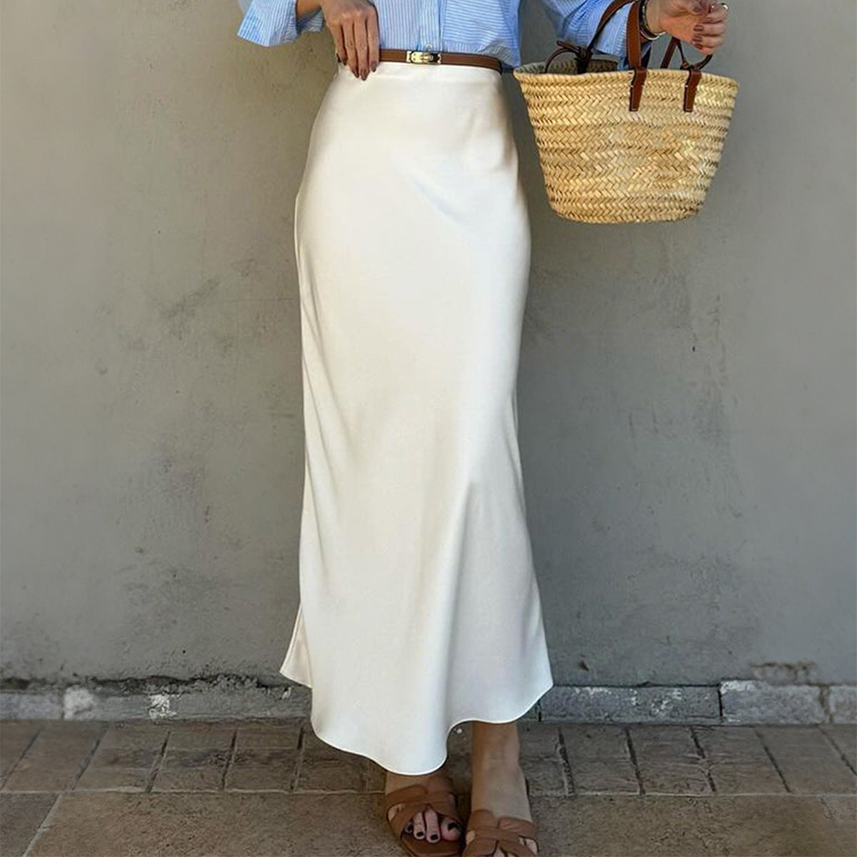 Elegant Satin Skirt with Slim Cut and Slit