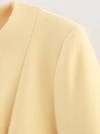 Women's Elegant Blazer Jacket with Fine Button Details and Practical Pockets