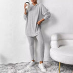 Women's Casual Lounge Outfit with Oversized Sweater and Leggings