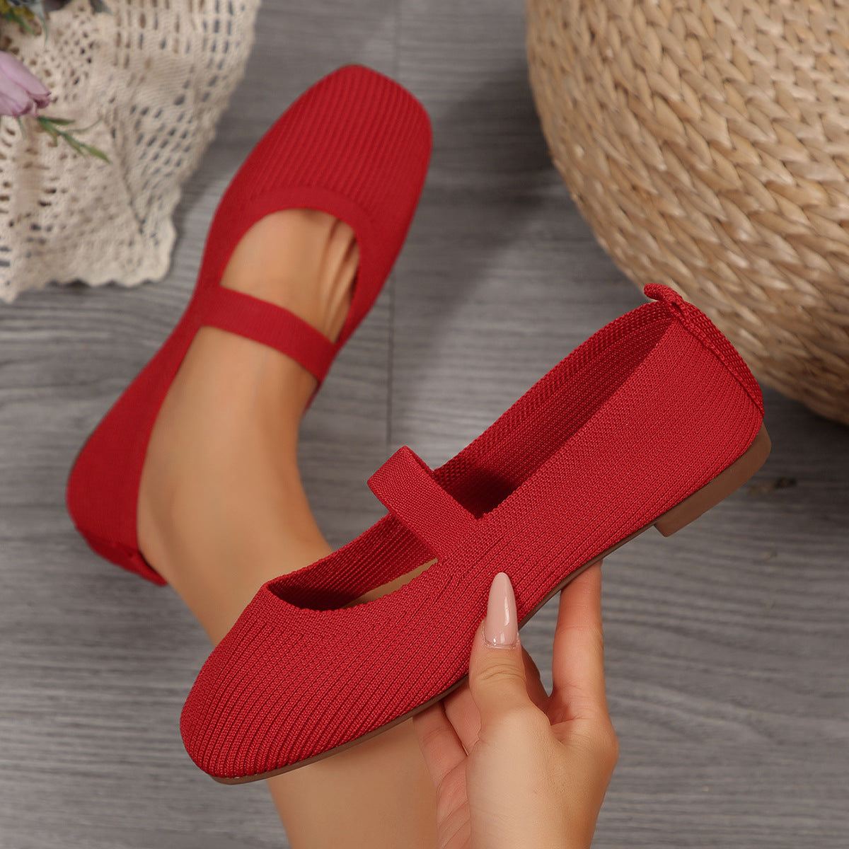 Women's Ballet Flats with Elastic Strap and Textured Finish