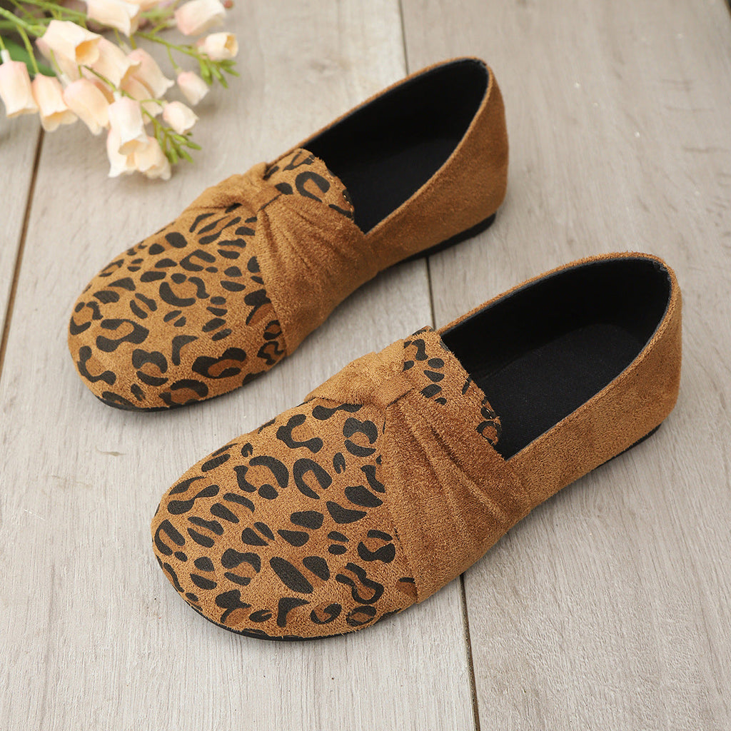 Women's Ballet Flats with Elegant Strap and Shimmering Detail