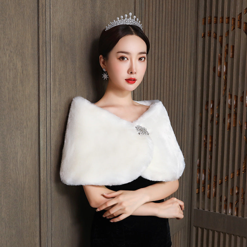 Women's Elegant and Luxurious Faux Fur Cape