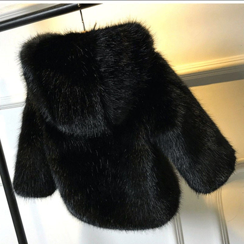 Women's Elegant Faux Fur Jacket with Voluminous Collar and Shawl Collar