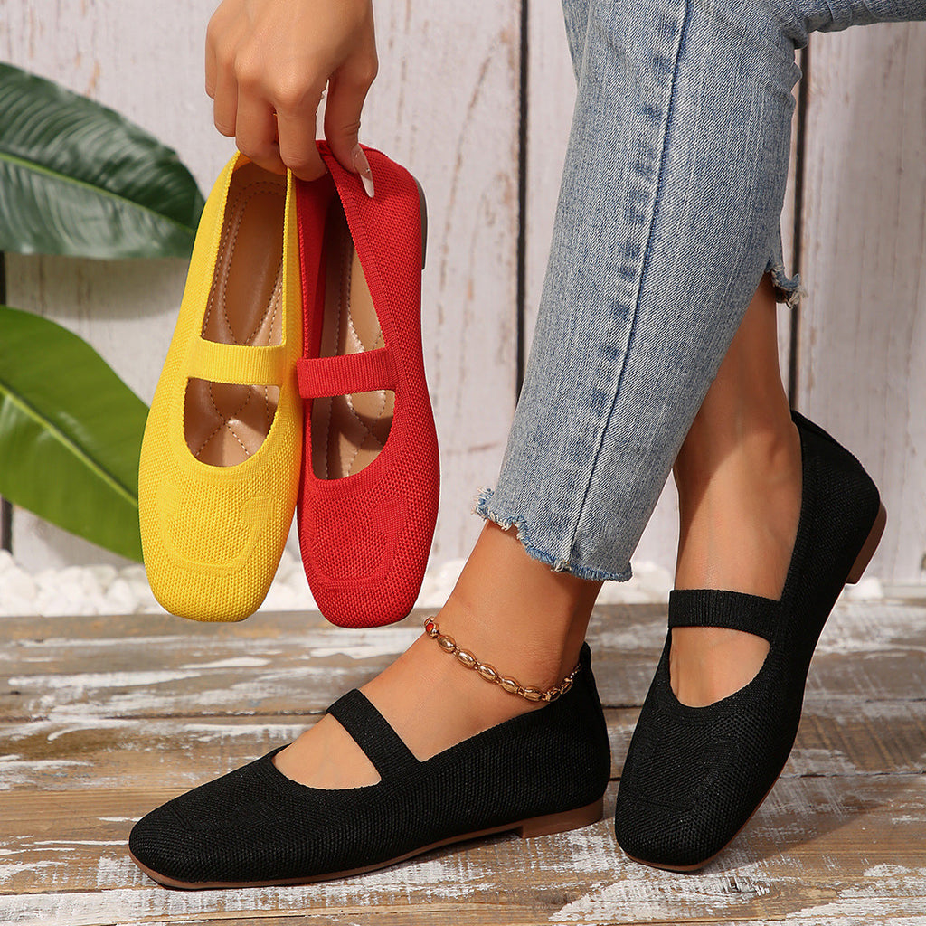 Women's ballet flats with elastic strap and elegant cut
