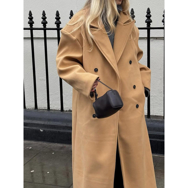 Elegant Wool Coat in Modern Retro Design