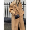 Elegant Wool Coat in Modern Retro Design