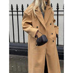 Elegant Wool Coat in Modern Retro Design