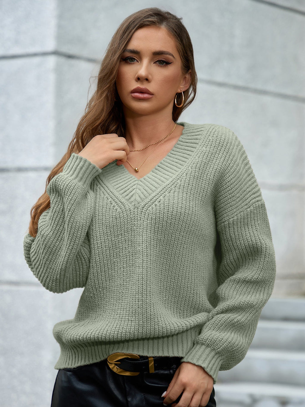 Women's Cozy V-Neck Knit Sweater with Relaxed Fit and Textured Pattern