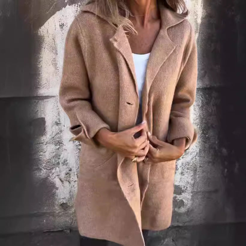Women's Elegant Wool Coat with Practical Pockets