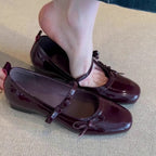 Women's Ballet Flats with Strap Closure and Glossy Finish