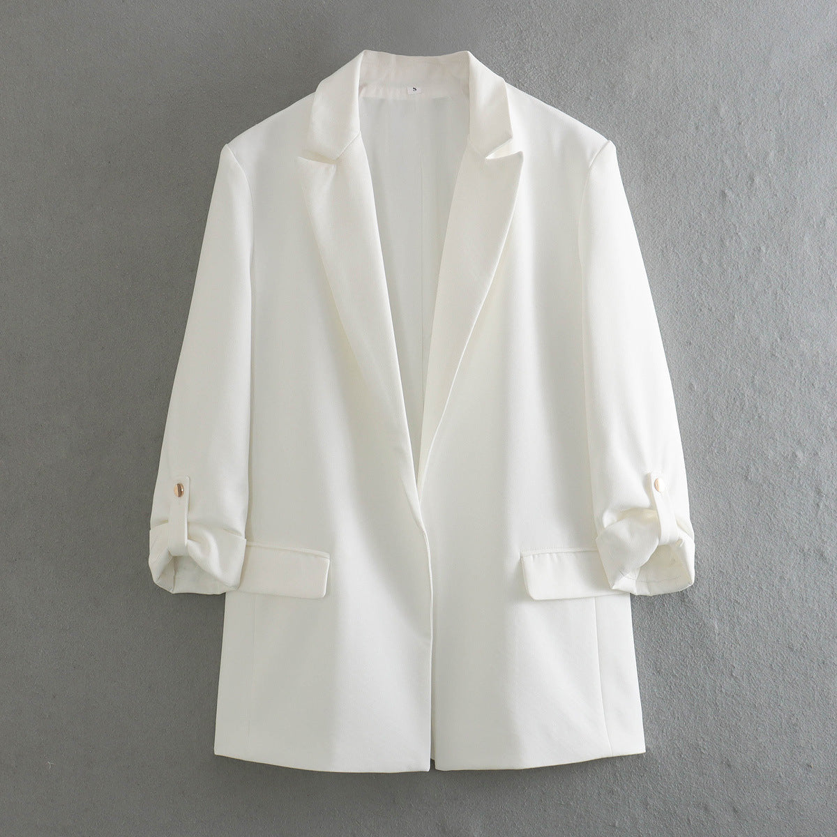 Women's Elegant Blazer with Structured Sleeves and Gold Accents