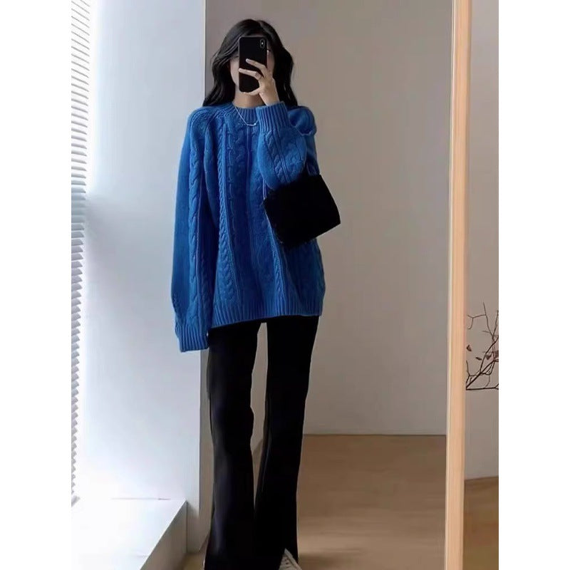 Women's Chunky Knit Sweater in Casual Oversized Style with Cable Pattern