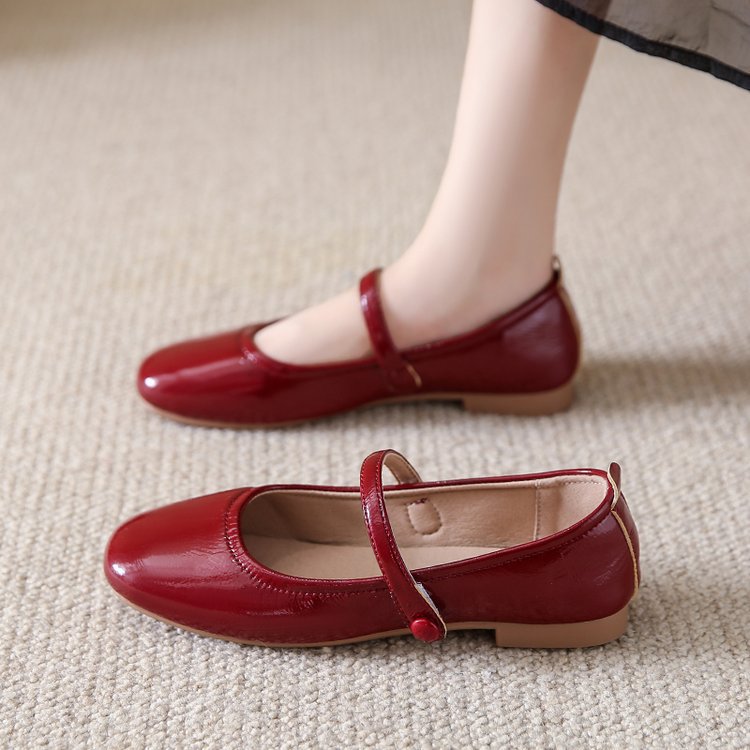 Women's Ballet Flats with Decorative Strap and Comfortable Sole