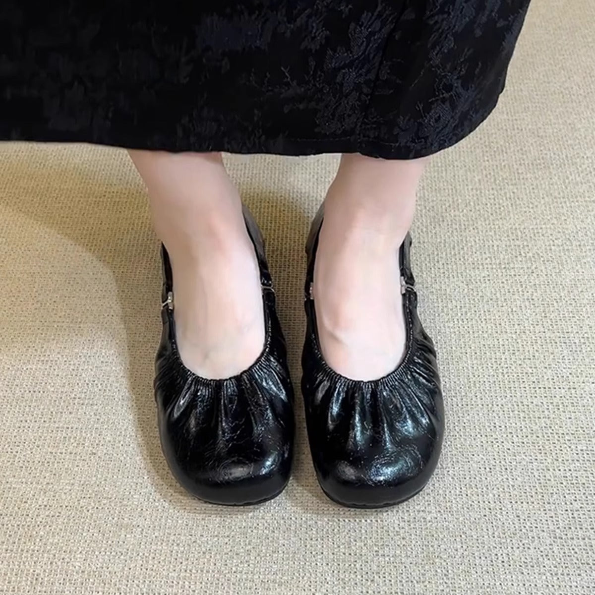 Women's Ballet Flats with Elastic Pleated Design and Adjustable Strap