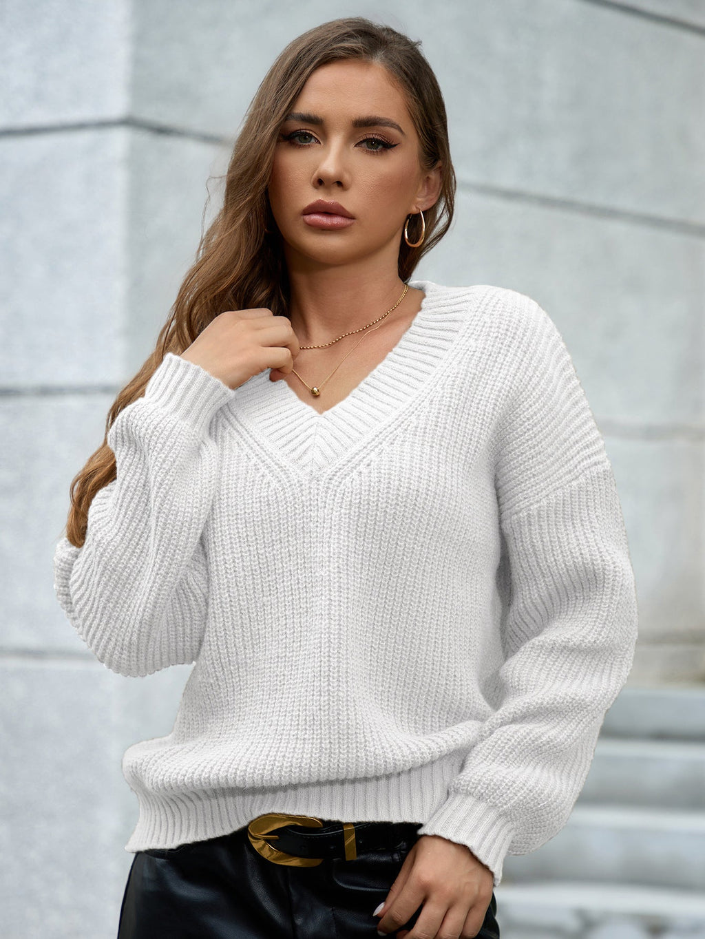 Women's Cozy V-Neck Knit Sweater with Relaxed Fit and Textured Pattern