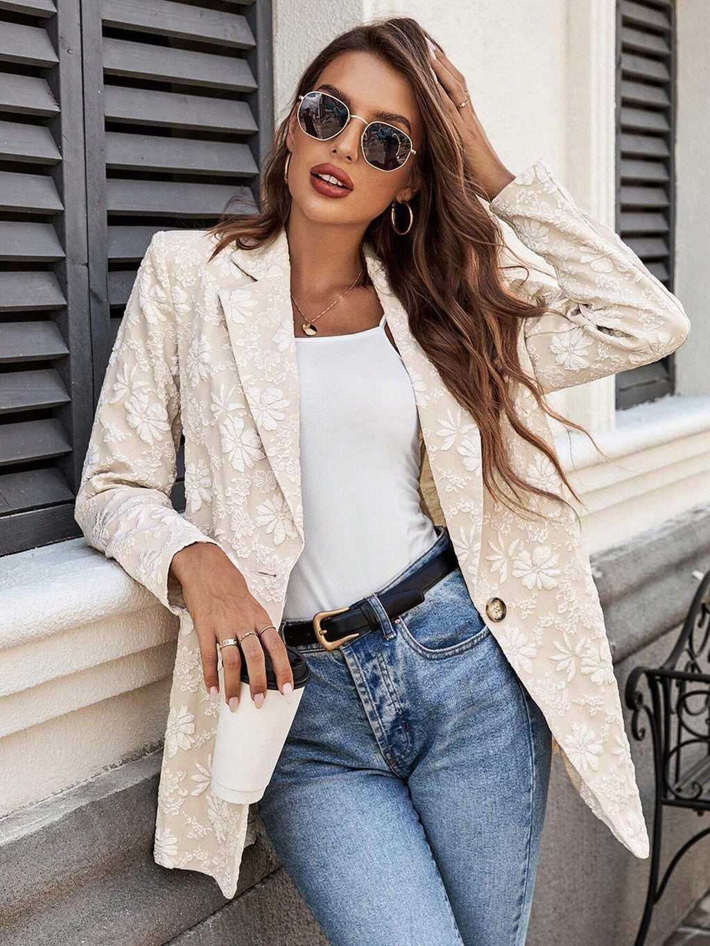 Elegant Blazer with Floral Embroidery