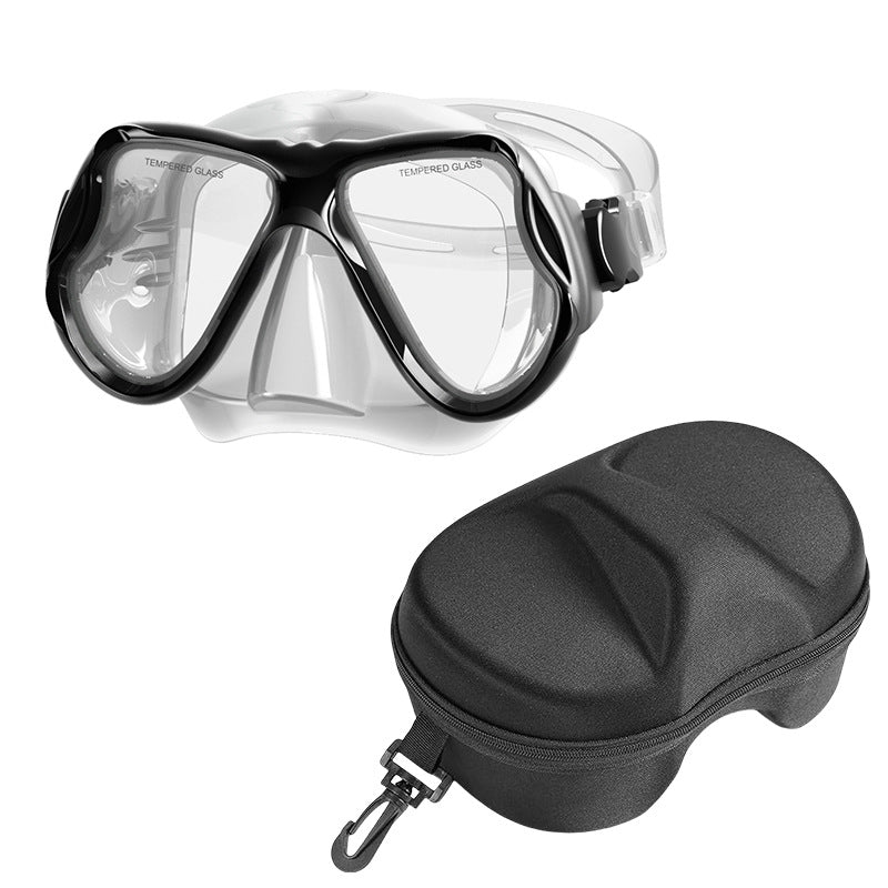 Diving mask with wide field of vision