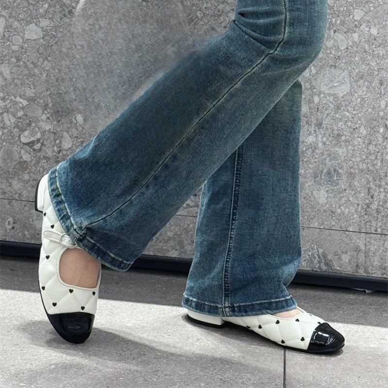 Women's Ballet Flats with Elegant Strap Design and Quilted Finish