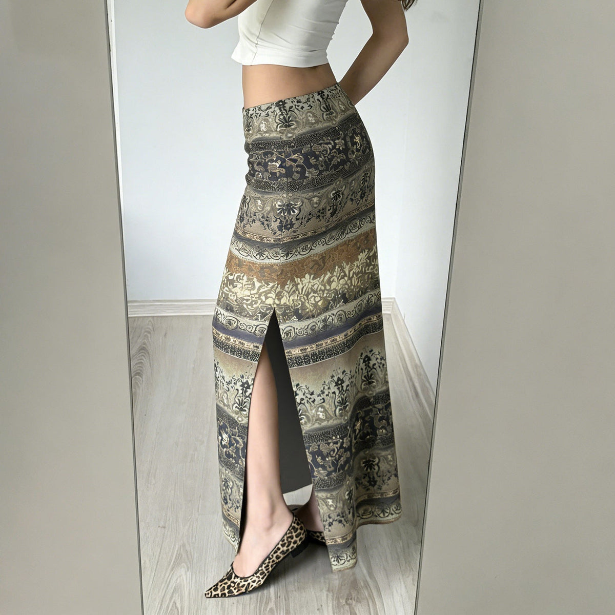 Women's Maxi Skirt with Floral Patterns and Lace Trim