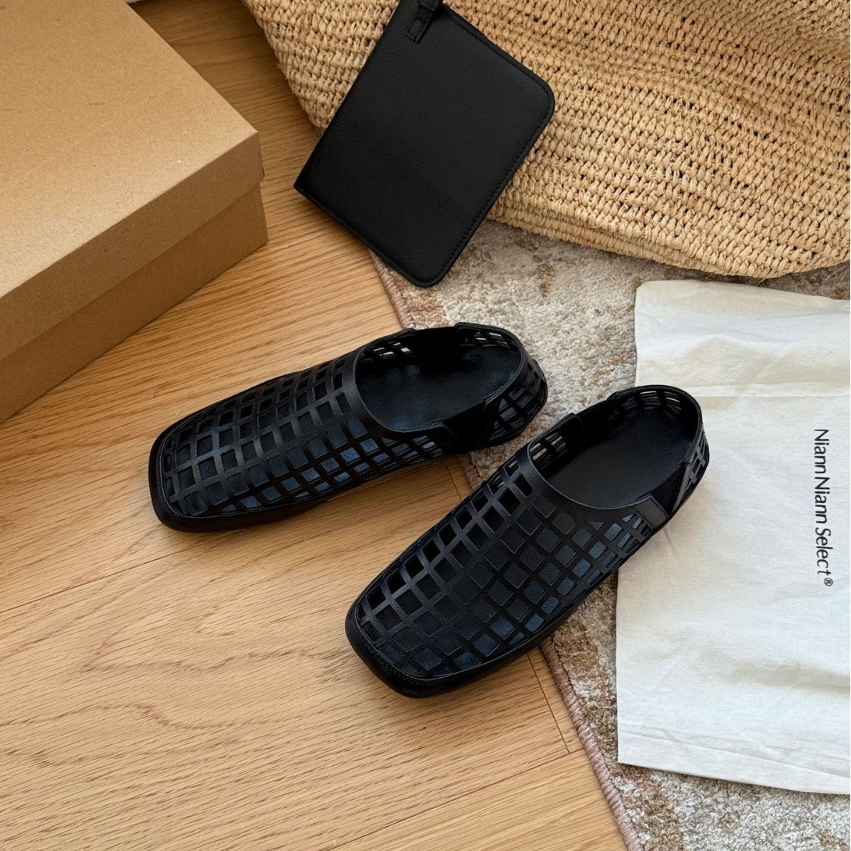 Women's Breathable Clogs with Practical Design