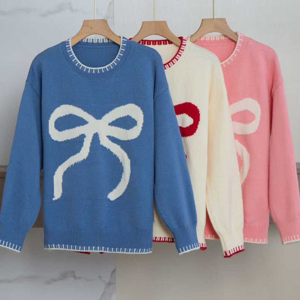 Women's Cozy Sweatshirt with Bow Motif and Comfortable Sleeves