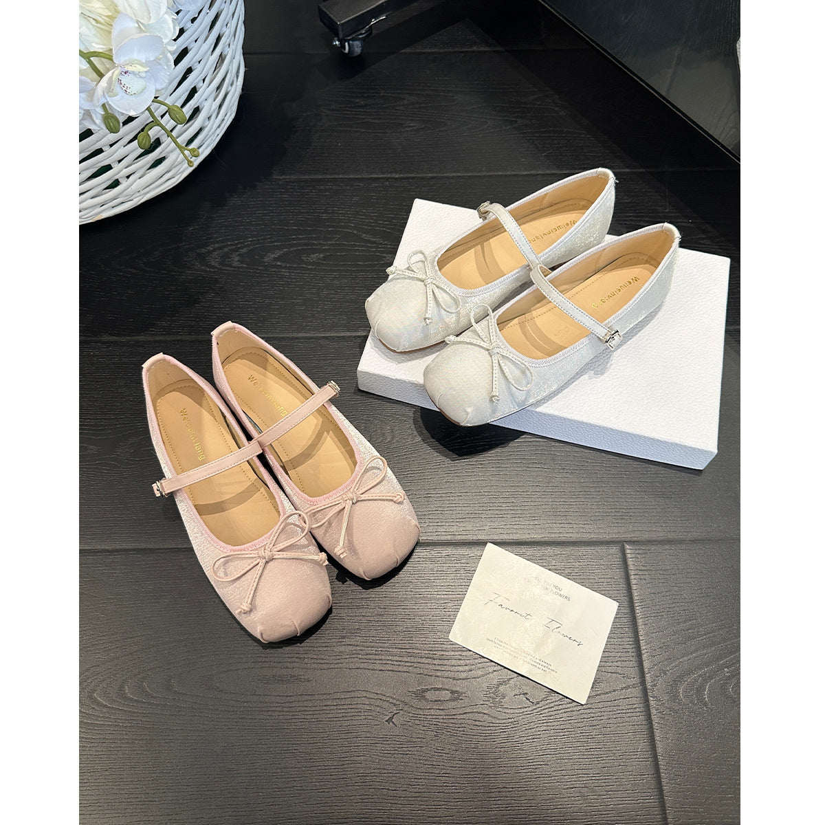 Women's Ballet Flats with Elegant Strap Design and Decorative Bow Accent