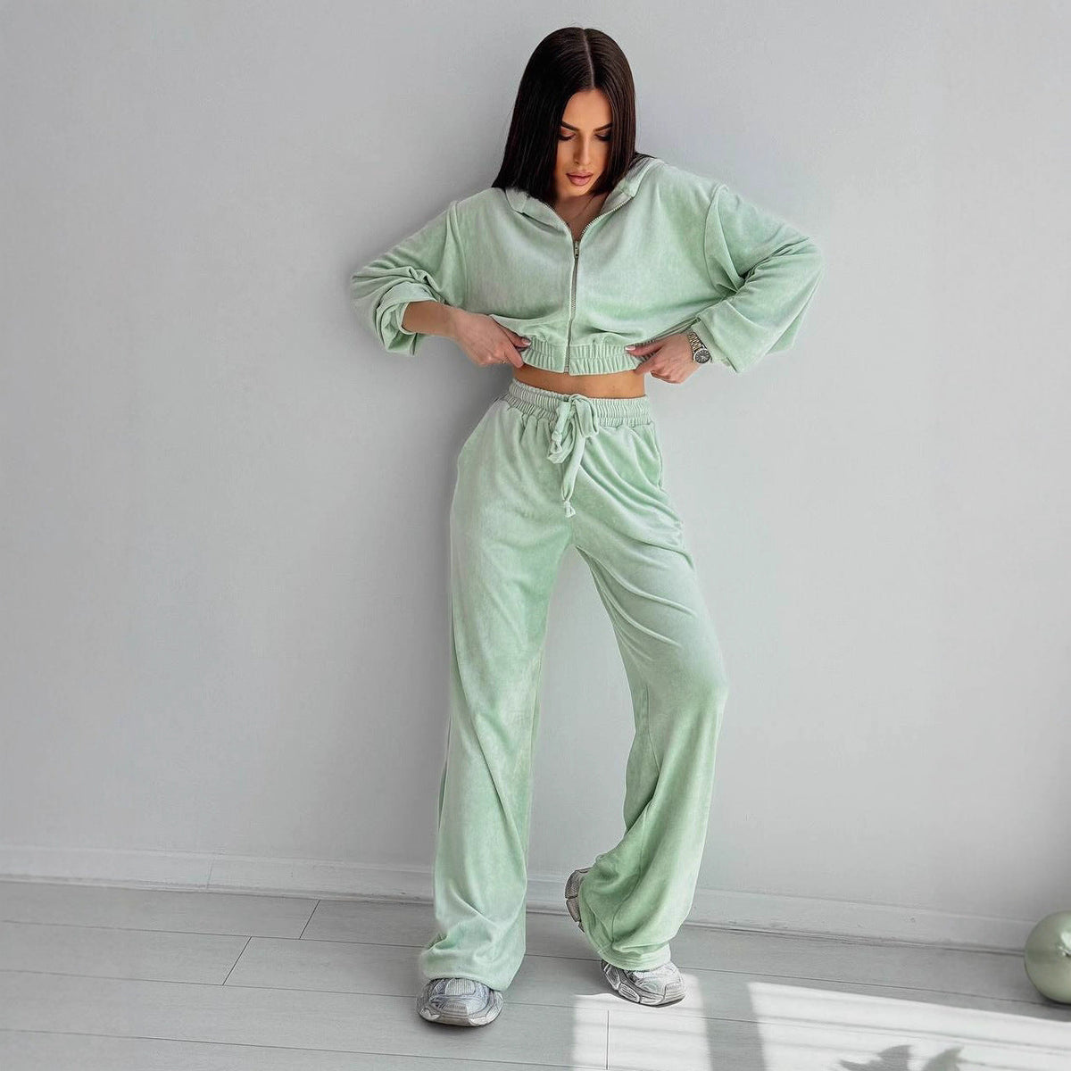 Women's Elegant Velour Lounge Set with Cropped Top and Wide-Leg Pants