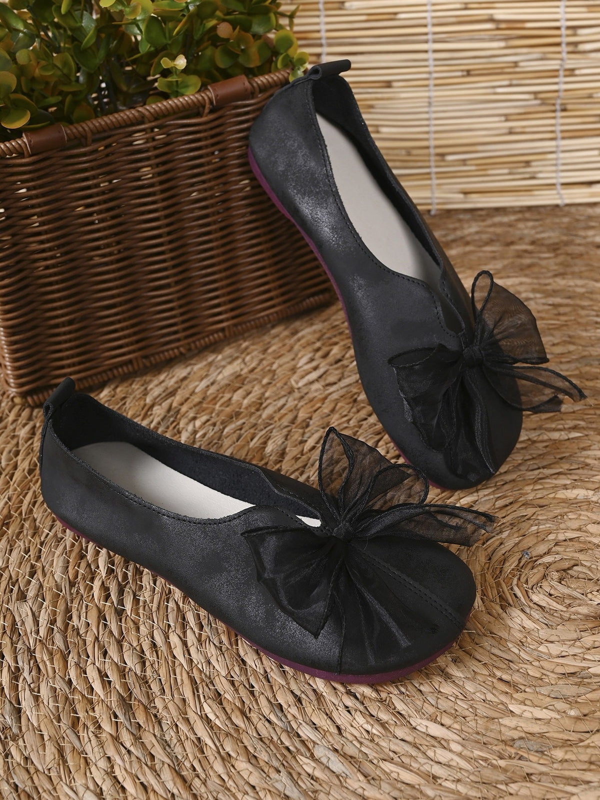 Women's Ballet Flats with Decorative Bow Detail