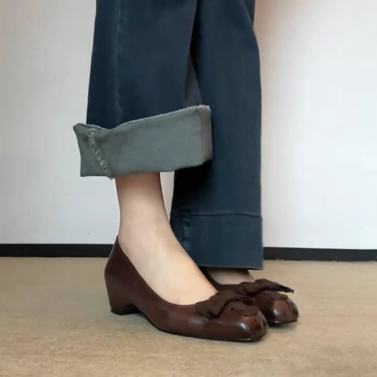 Women's Ballet Flats with Decorative Bow and Elegant Heel